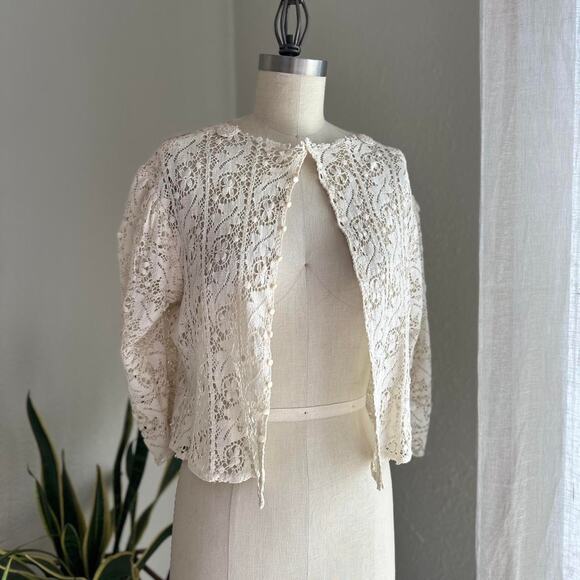 Women’s Medium Cardigan Ivory Lace Crochet Pearl Button Long Sleeve 1905 Vintage - Picture 1 of 4